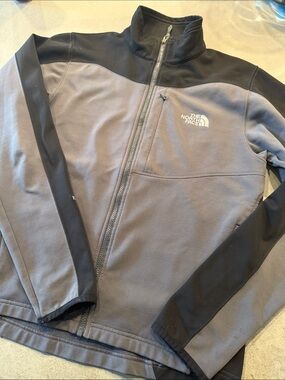 The North Face Men's Gray and Black Performance Fleece Jacket